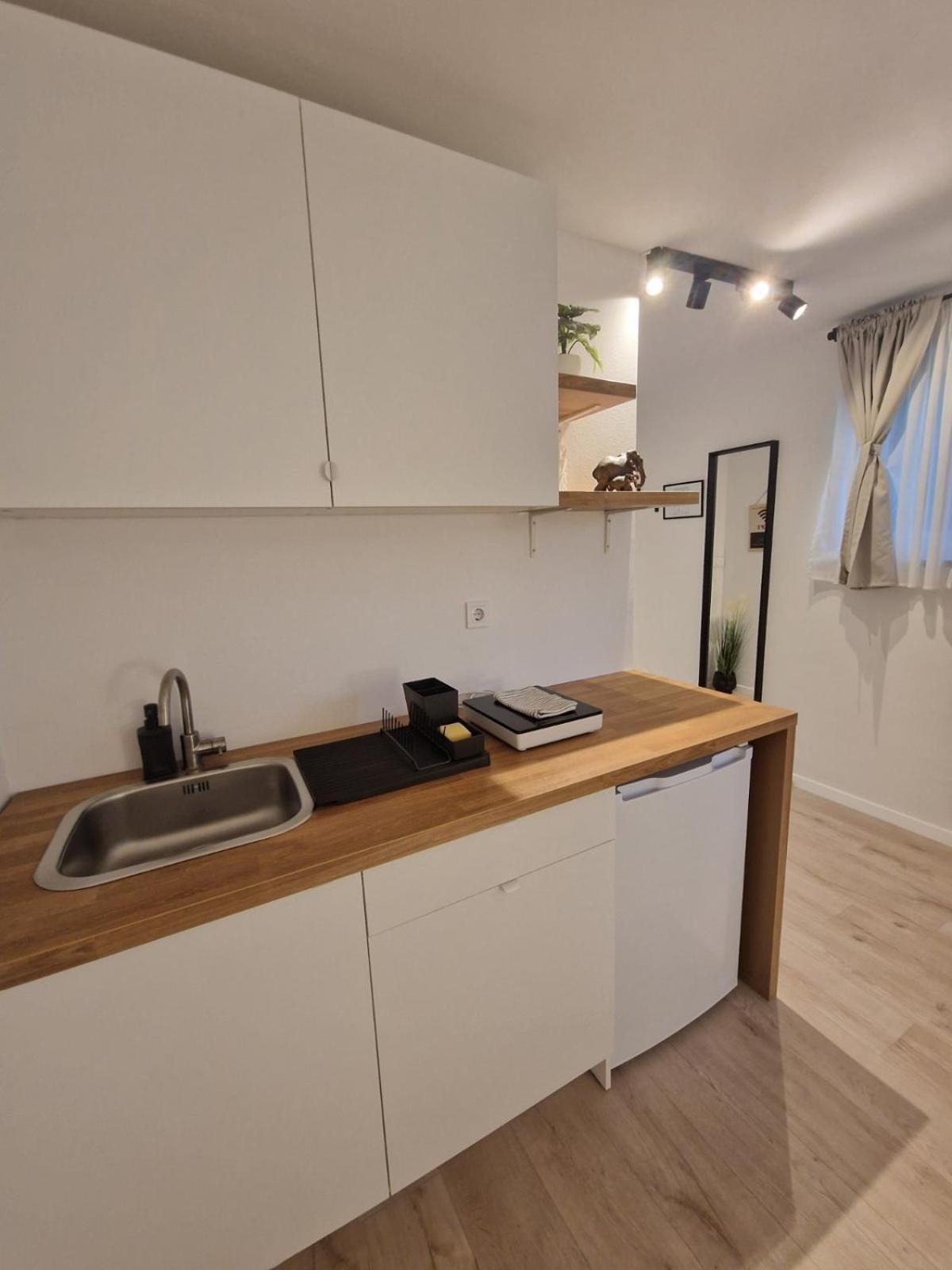 Blue Wave Apartment *